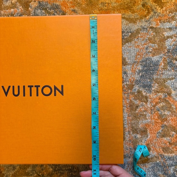 Louis Vuitton Magnetic Gift Box with Tag, Ribbon and Bag - Picture 7 of 9